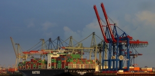 Pecuniary aspects of self-interest in bilateral aid