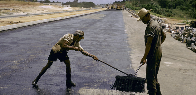 Thomas Sennett / World Bank / Paving highway. Brazil