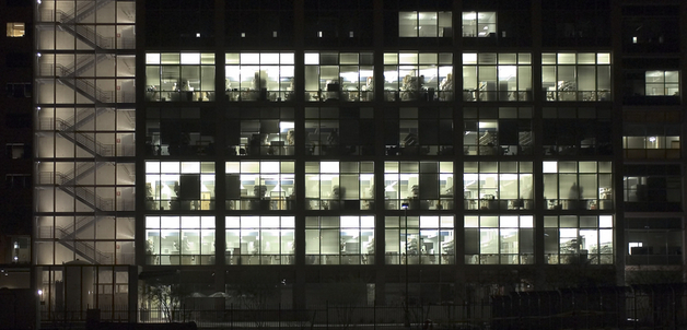 TGen building at night / dlritter via freeimages
