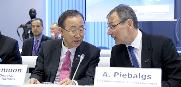 Ban Ki-moon and Andris Piebalgs / UN Photo/Evan Schneider