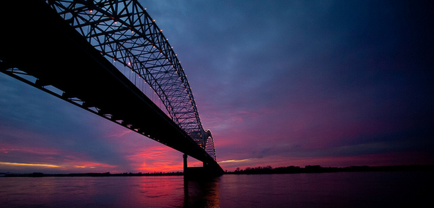 Sun sets over the Mississippi, Thomas Hawk